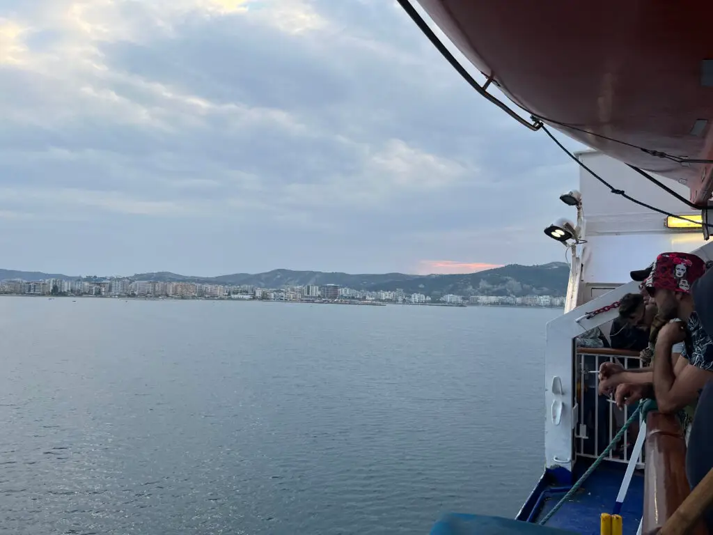 Met de boot van Italië naar Albanië